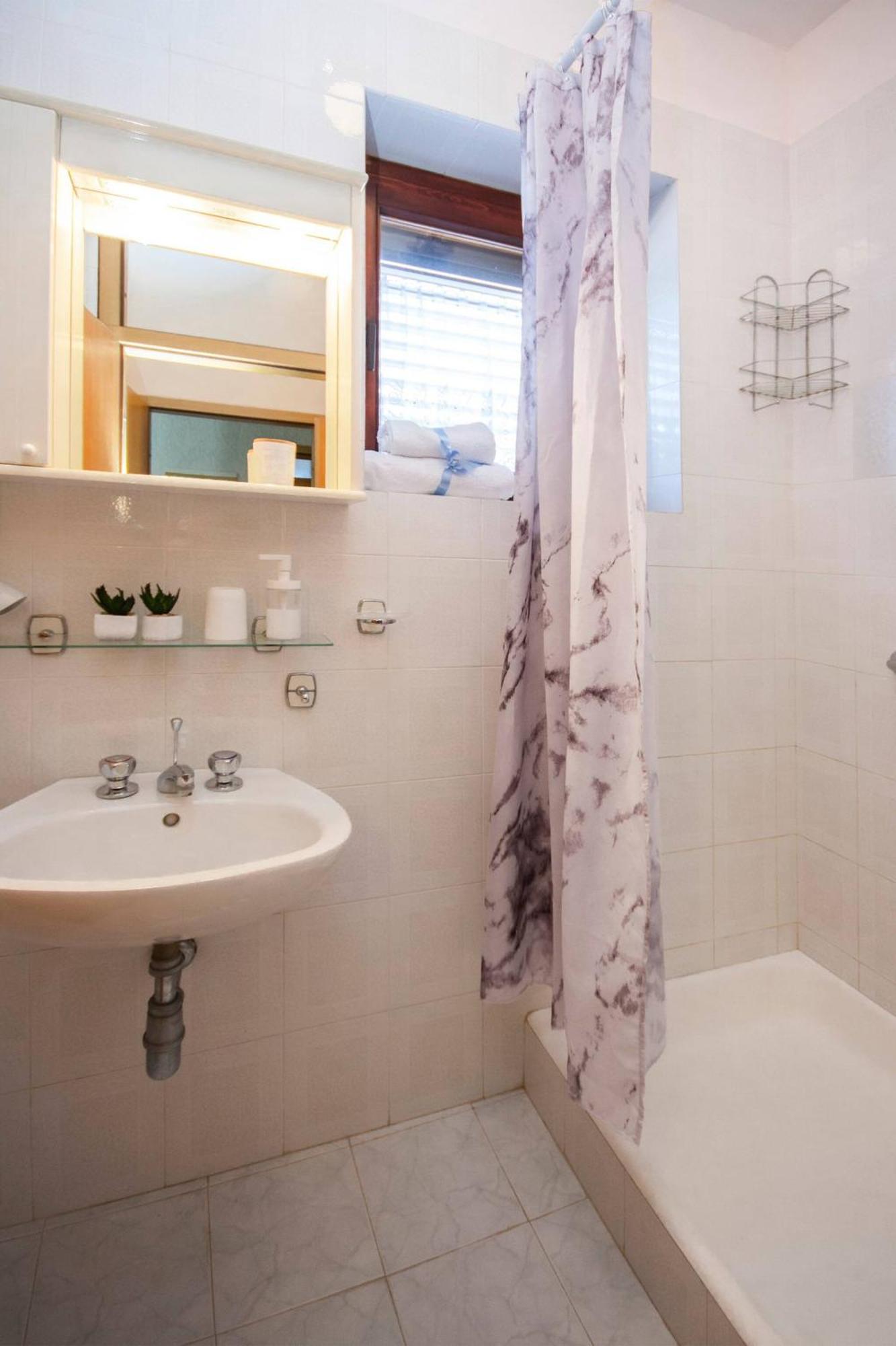 פרימוסטן Family Apartments & Rooms Mikelin מראה חיצוני תמונה
