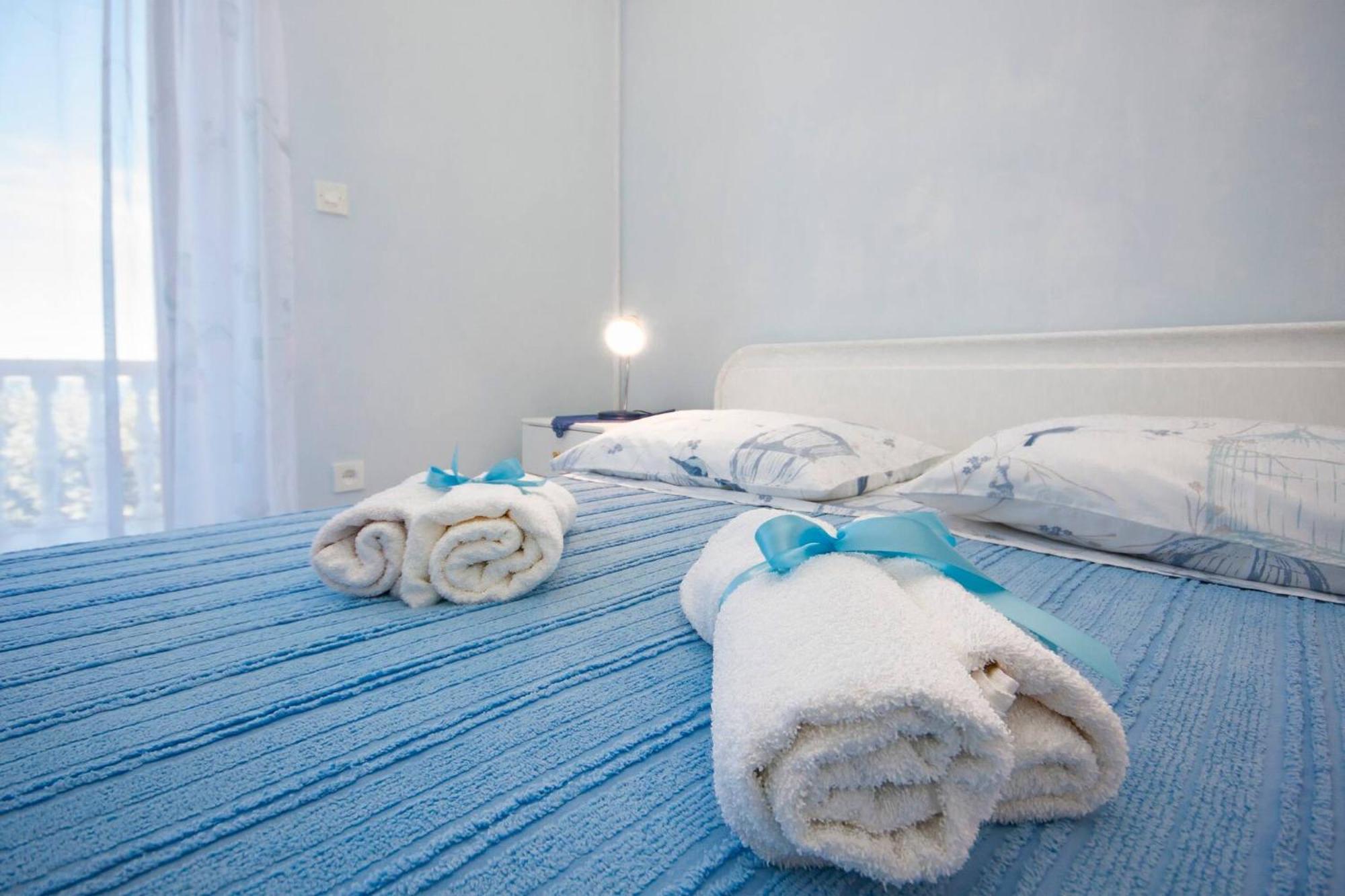 פרימוסטן Family Apartments & Rooms Mikelin מראה חיצוני תמונה