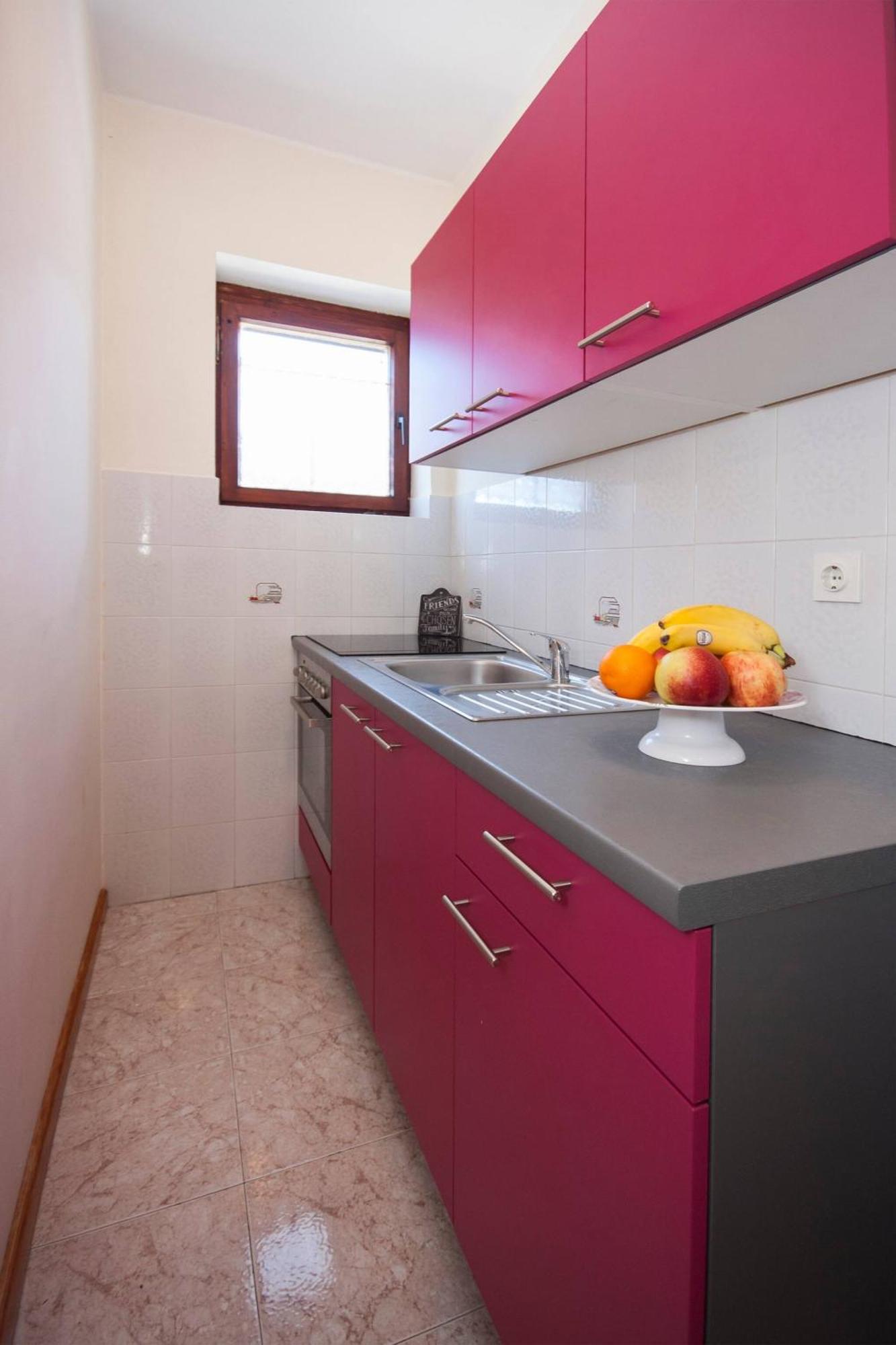 פרימוסטן Family Apartments & Rooms Mikelin מראה חיצוני תמונה