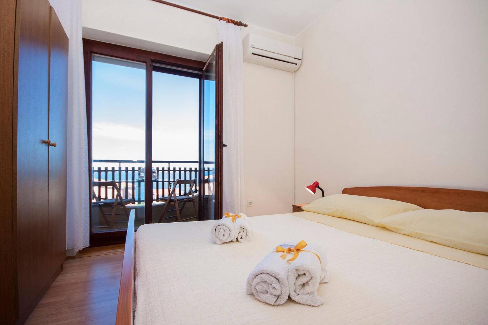 פרימוסטן Family Apartments & Rooms Mikelin מראה חיצוני תמונה