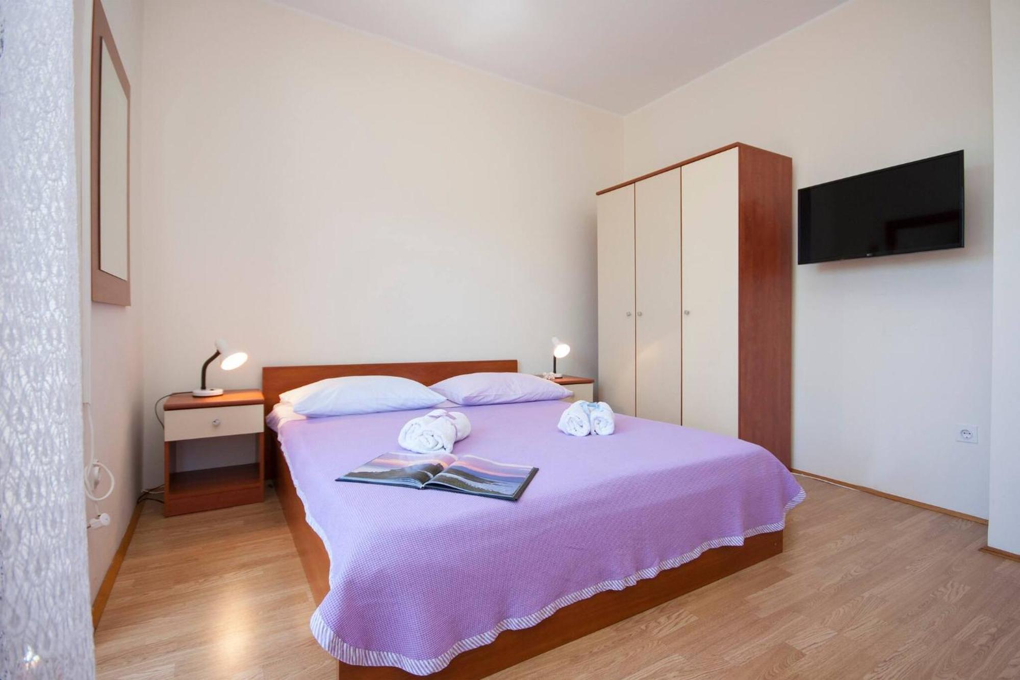 פרימוסטן Family Apartments & Rooms Mikelin מראה חיצוני תמונה