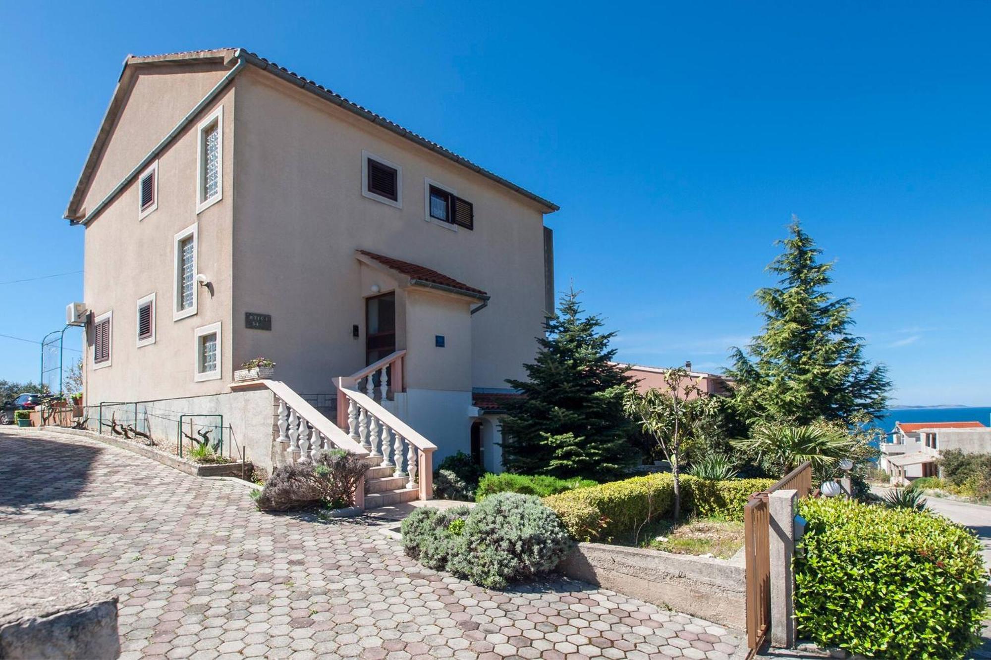 פרימוסטן Family Apartments & Rooms Mikelin מראה חיצוני תמונה